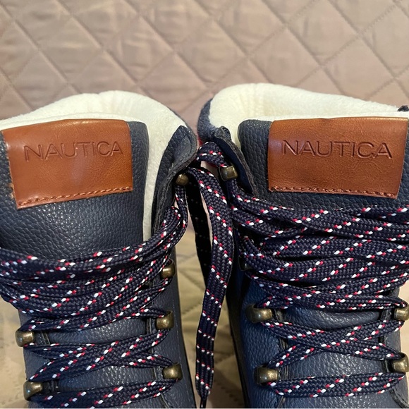 Nautica Meloday Women's Winter Boots. Navy Duck Boots - Picture 3 of 9
